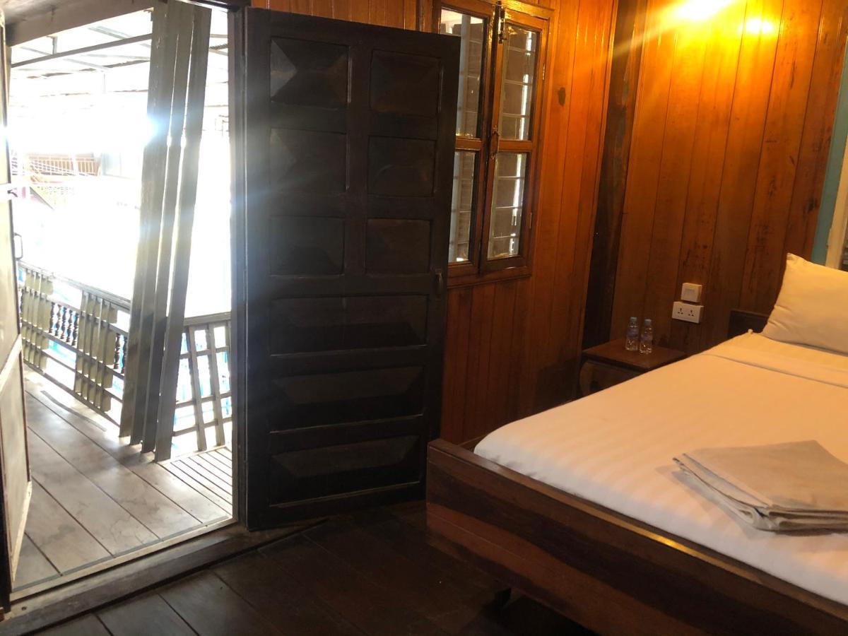 Nomad Guesthouse Kratie Extérieur photo