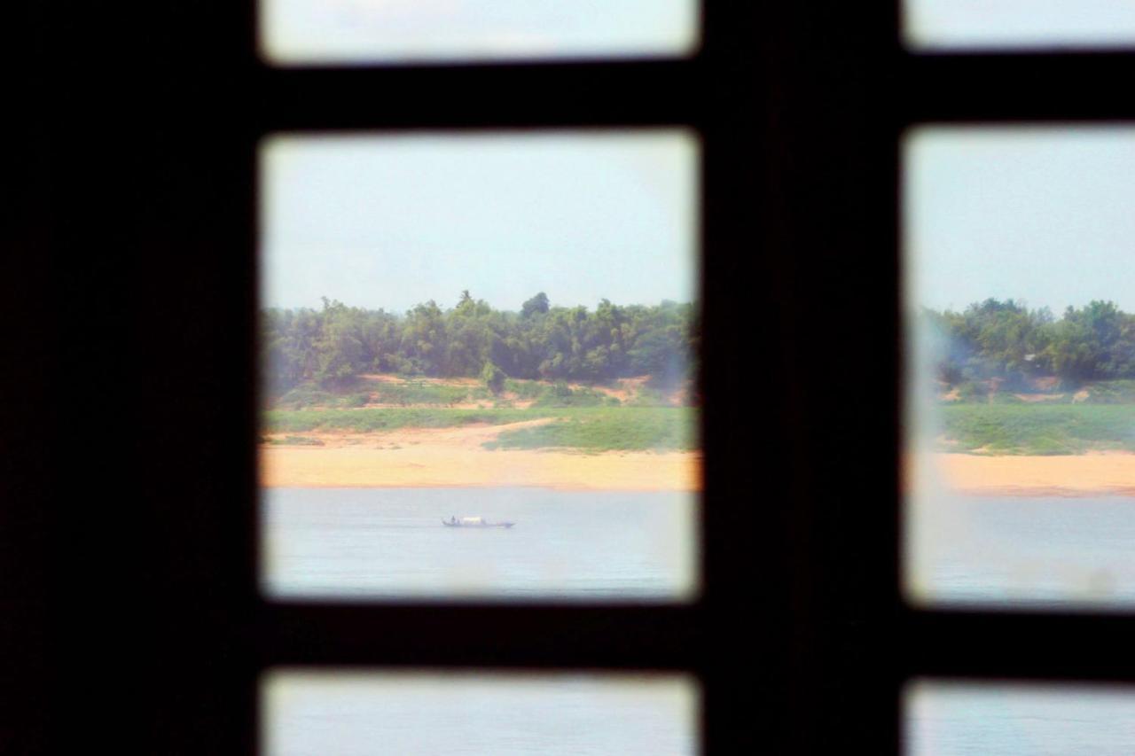Nomad Guesthouse Kratie Extérieur photo